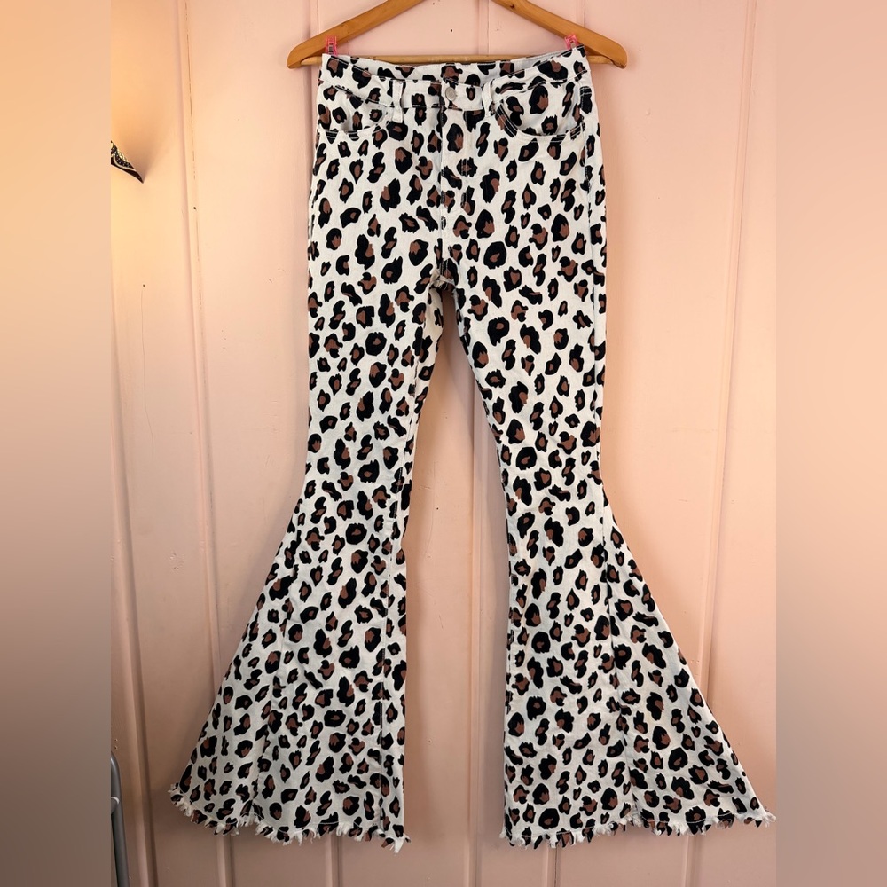 Lil Bees Bohemian White Leopard Print Flare bell bottom Jeans Sz medium